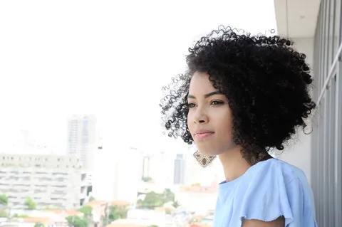 Corte Feminino Geométrico / Cacheado